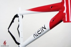 Klein Pulse II - Red, White, Black